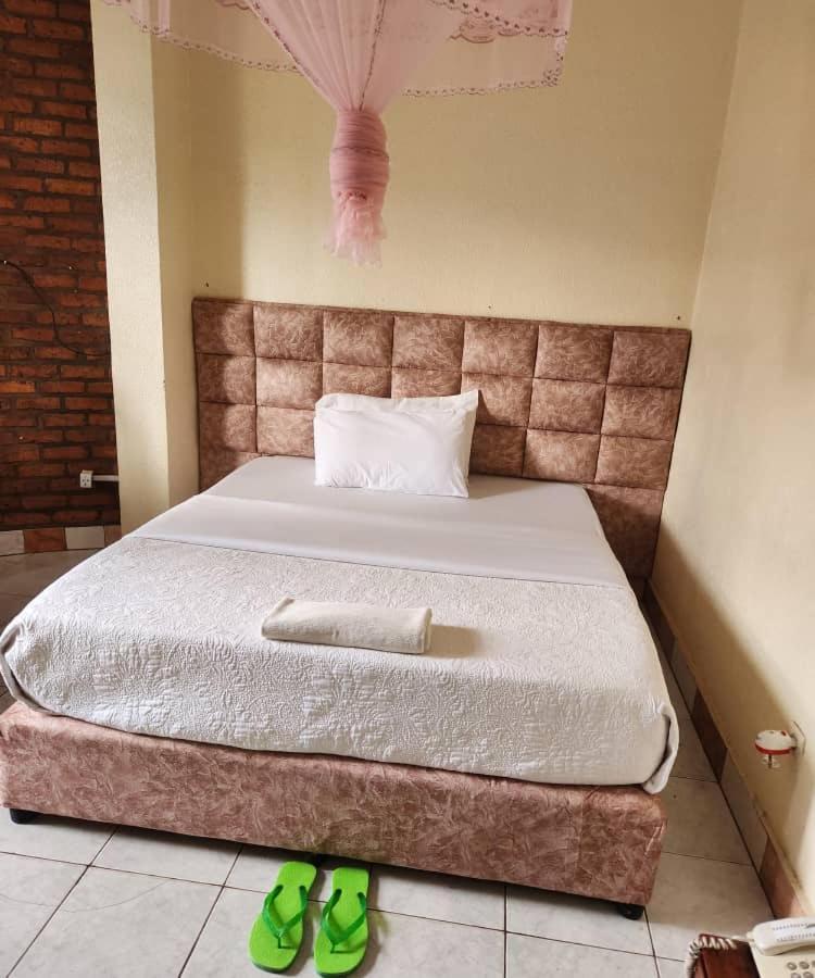 Heartland Hotel Кигали Экстерьер фото