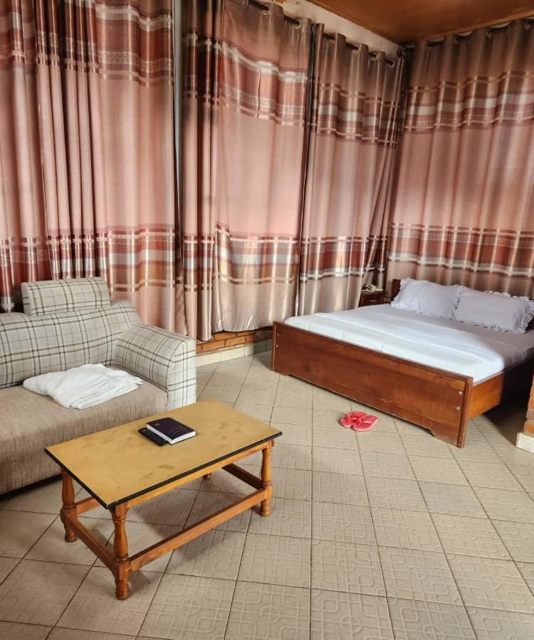 Heartland Hotel Кигали Экстерьер фото